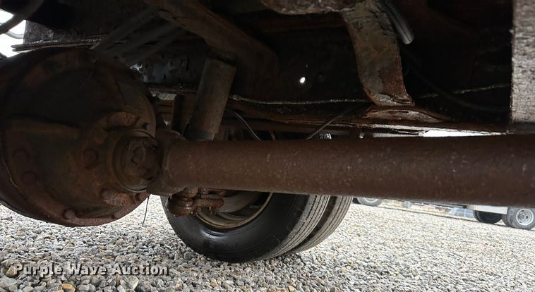 image for item DR5068 2000 GMC C6500  truck cab and chassis