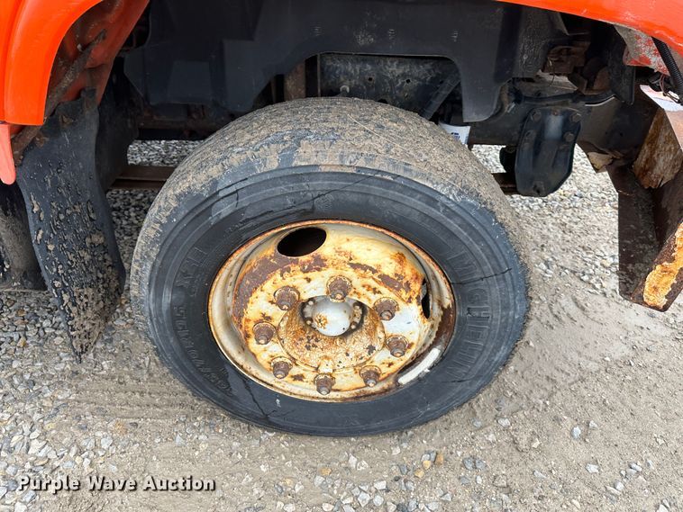 image for item DR5068 2000 GMC C6500  truck cab and chassis