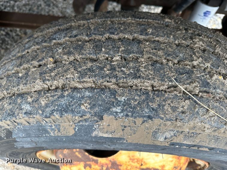 image for item DR5068 2000 GMC C6500  truck cab and chassis