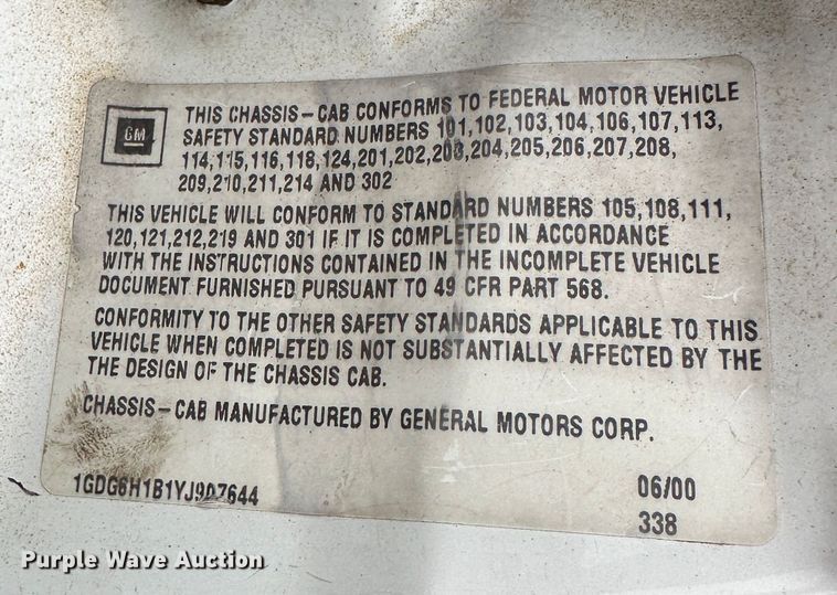 image for item DR5068 2000 GMC C6500  truck cab and chassis