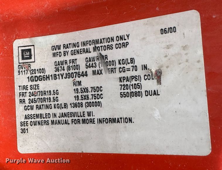 image for item DR5068 2000 GMC C6500  truck cab and chassis