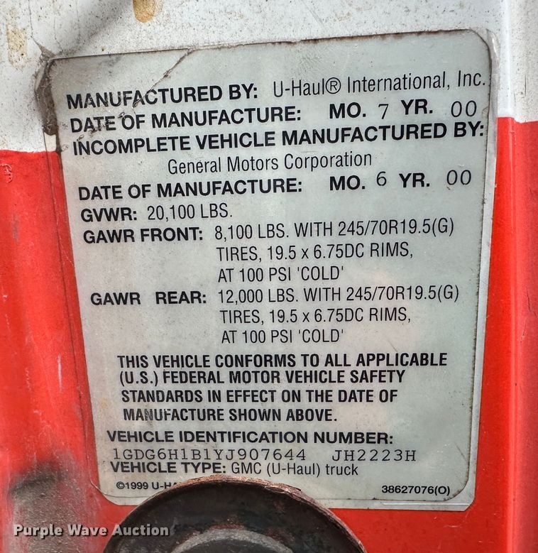 image for item DR5068 2000 GMC C6500  truck cab and chassis