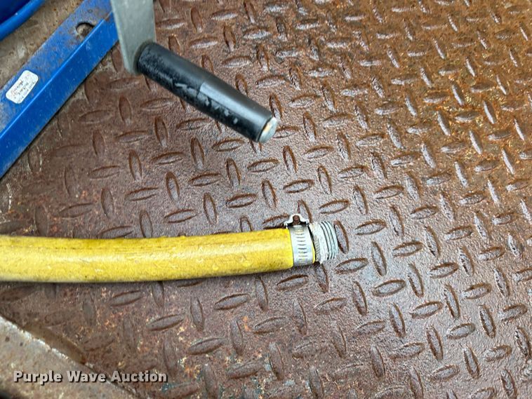 image for item DR5069 2007 Isuzu NPR  flatbed truck