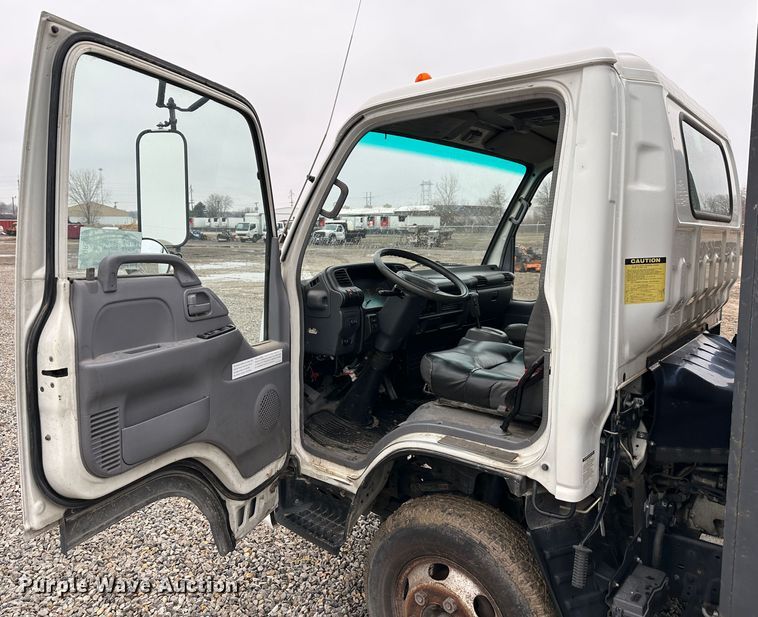 image for item DR5069 2007 Isuzu NPR  flatbed truck