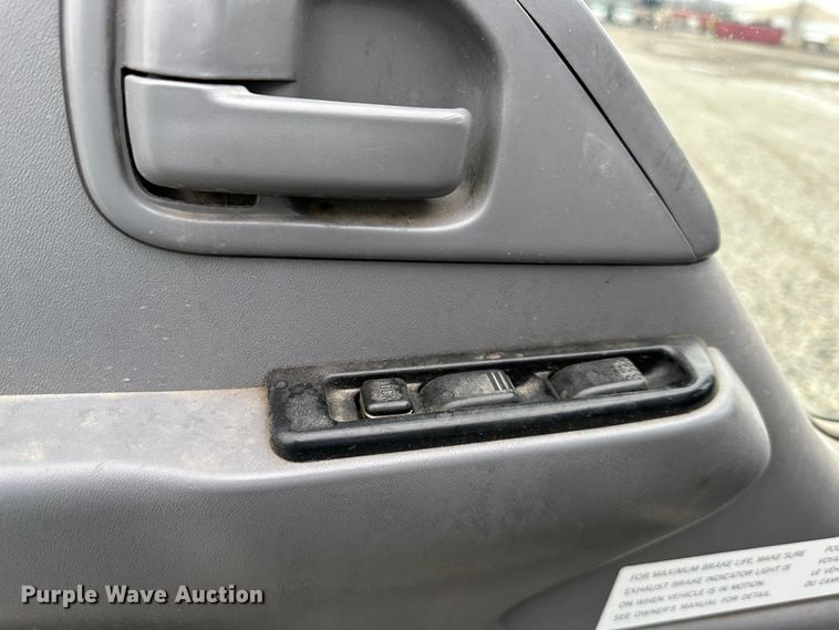 image for item DR5069 2007 Isuzu NPR  flatbed truck