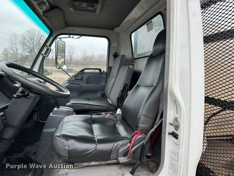 image for item DR5069 2007 Isuzu NPR  flatbed truck