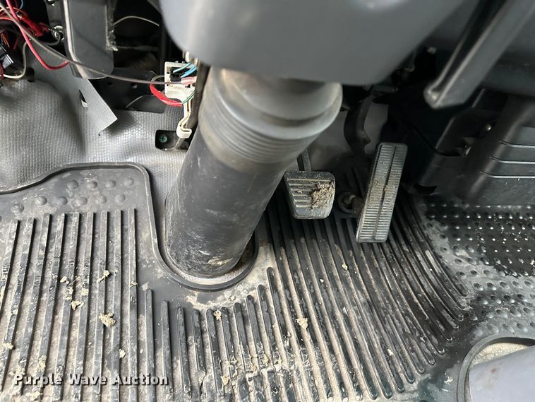 image for item DR5069 2007 Isuzu NPR  flatbed truck