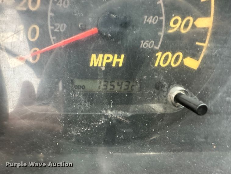 image for item DR5069 2007 Isuzu NPR  flatbed truck