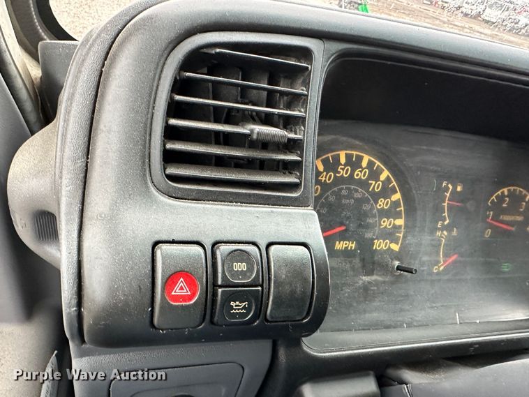 image for item DR5069 2007 Isuzu NPR  flatbed truck