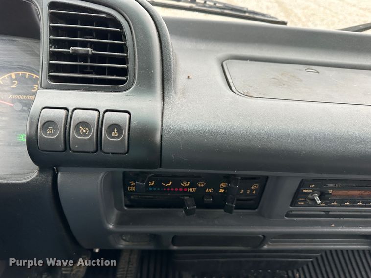 image for item DR5069 2007 Isuzu NPR  flatbed truck