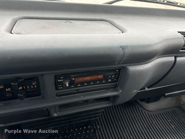 image for item DR5069 2007 Isuzu NPR  flatbed truck