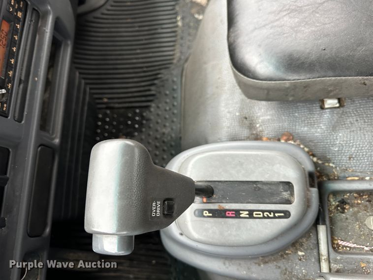 image for item DR5069 2007 Isuzu NPR  flatbed truck