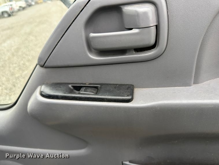 image for item DR5069 2007 Isuzu NPR  flatbed truck