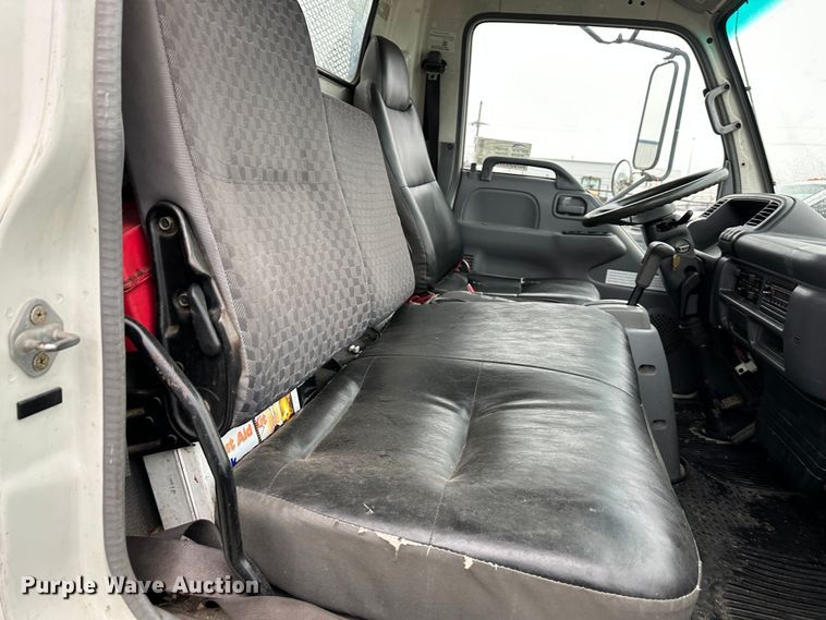 image for item DR5069 2007 Isuzu NPR  flatbed truck