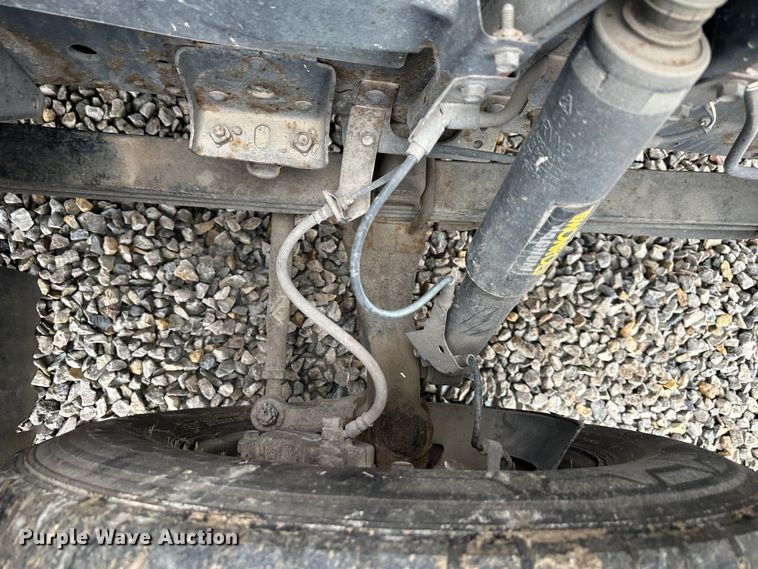 image for item DR5069 2007 Isuzu NPR  flatbed truck