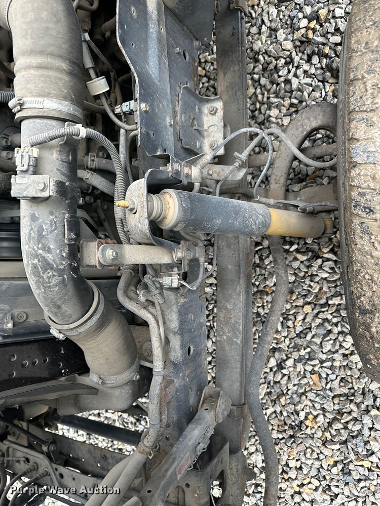 image for item DR5069 2007 Isuzu NPR  flatbed truck