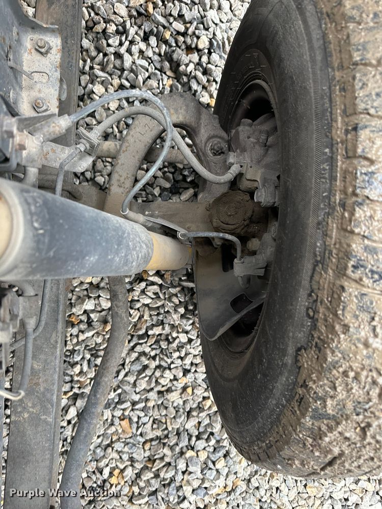 image for item DR5069 2007 Isuzu NPR  flatbed truck