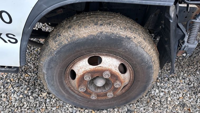 image for item DR5069 2007 Isuzu NPR  flatbed truck