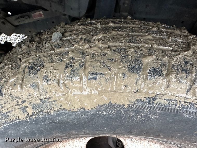 image for item DR5069 2007 Isuzu NPR  flatbed truck