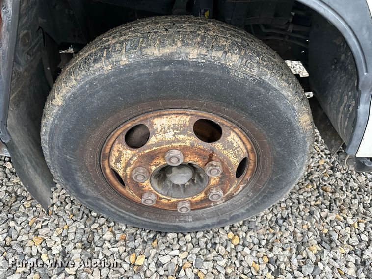 image for item DR5069 2007 Isuzu NPR  flatbed truck