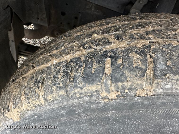 image for item DR5069 2007 Isuzu NPR  flatbed truck