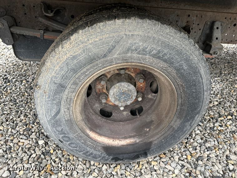 image for item DR5069 2007 Isuzu NPR  flatbed truck