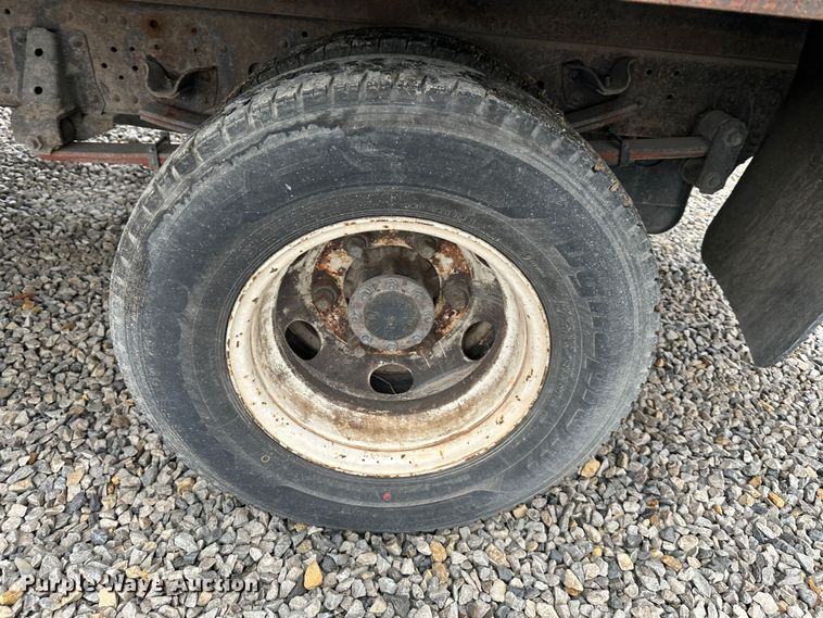 image for item DR5069 2007 Isuzu NPR  flatbed truck