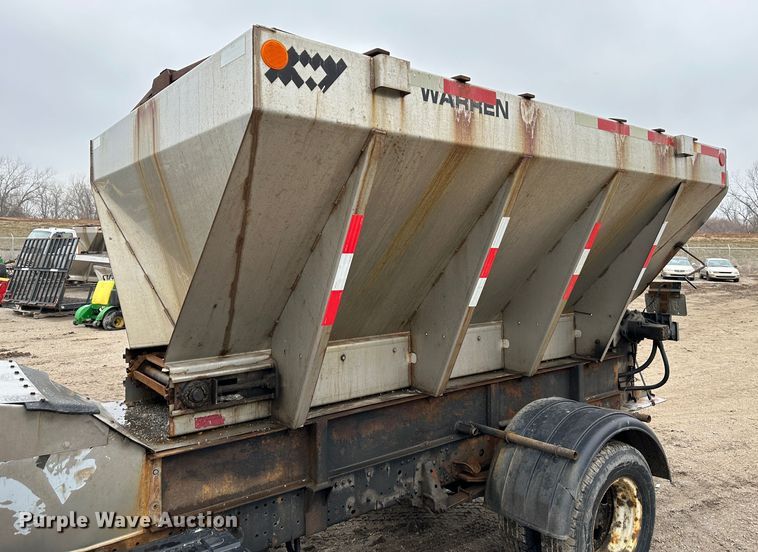 image for item DR5073 2000 Isuzu NPR  truck cab and chassis