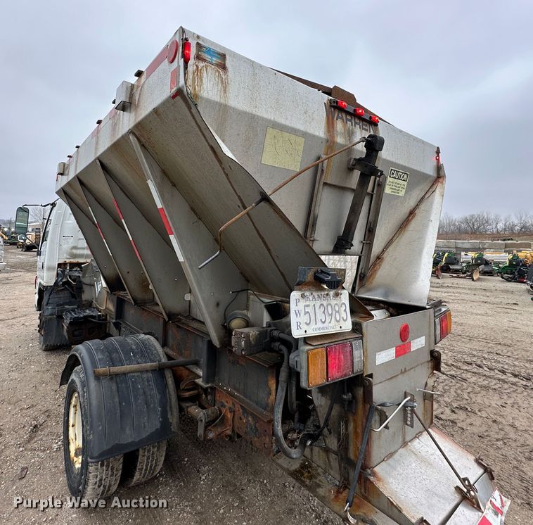 image for item DR5073 2000 Isuzu NPR  truck cab and chassis