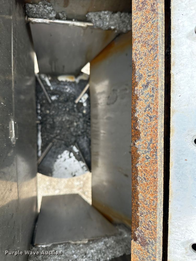 image for item DR5073 2000 Isuzu NPR  truck cab and chassis