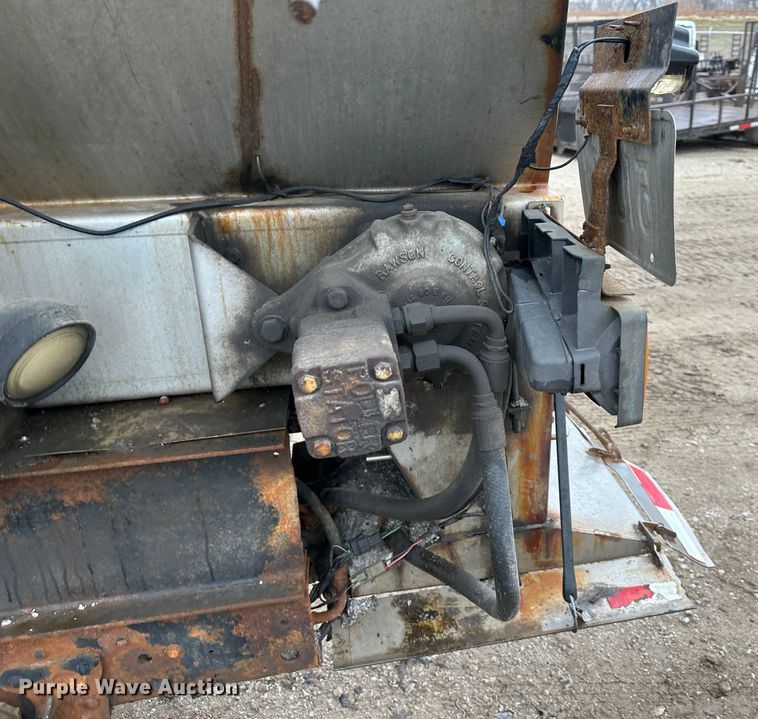 image for item DR5073 2000 Isuzu NPR  truck cab and chassis