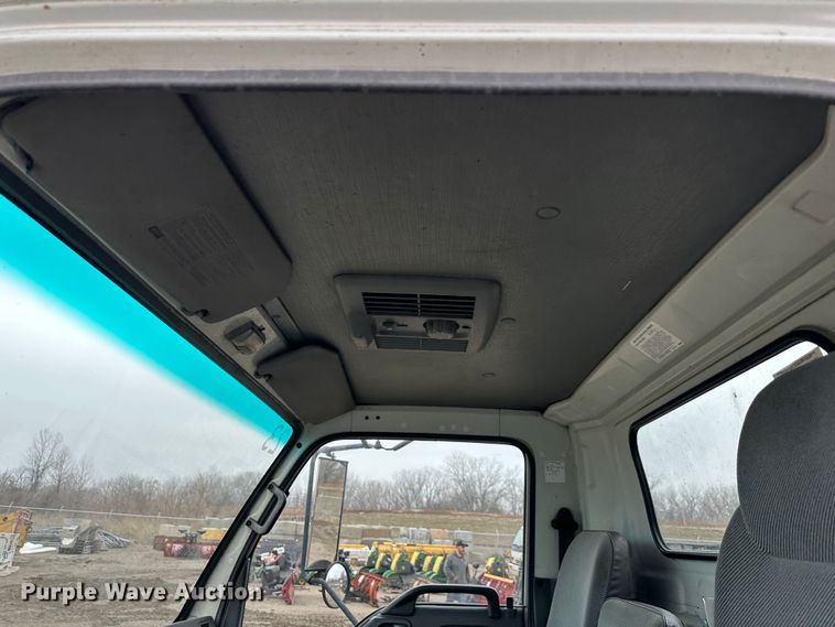 image for item DR5073 2000 Isuzu NPR  truck cab and chassis