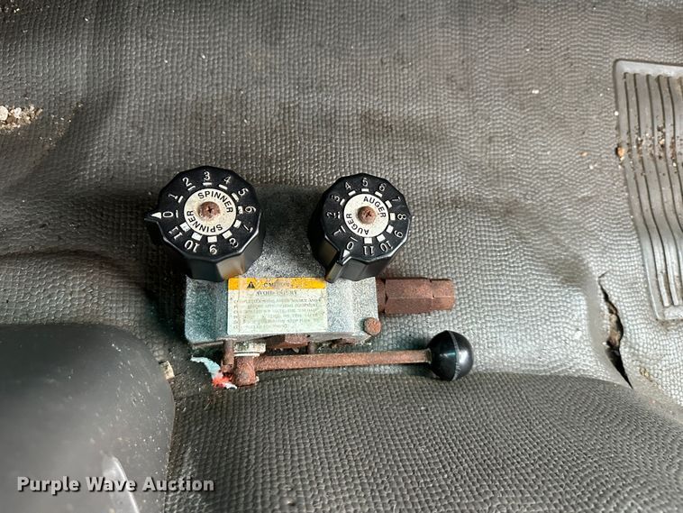 image for item DR5073 2000 Isuzu NPR  truck cab and chassis