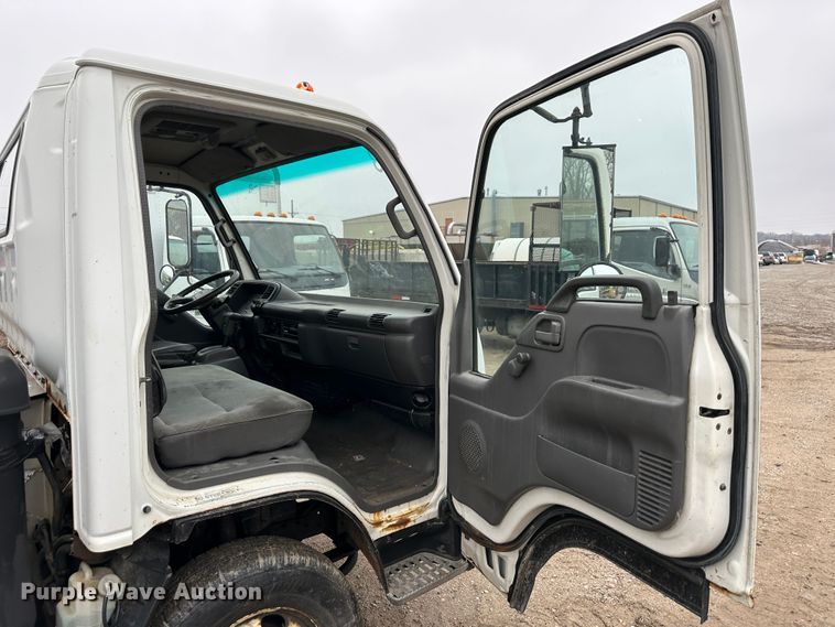 image for item DR5073 2000 Isuzu NPR  truck cab and chassis