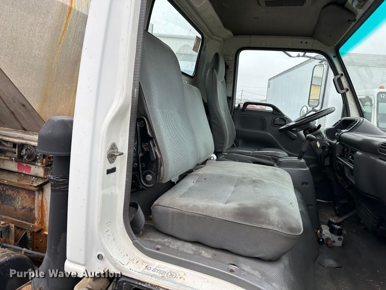 image for item DR5073 2000 Isuzu NPR  truck cab and chassis