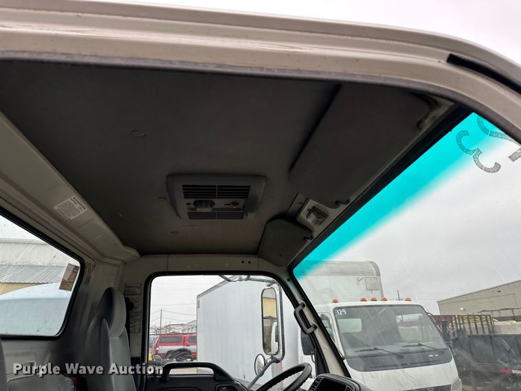 image for item DR5073 2000 Isuzu NPR  truck cab and chassis