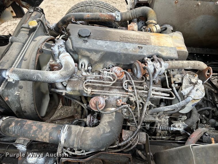 image for item DR5073 2000 Isuzu NPR  truck cab and chassis