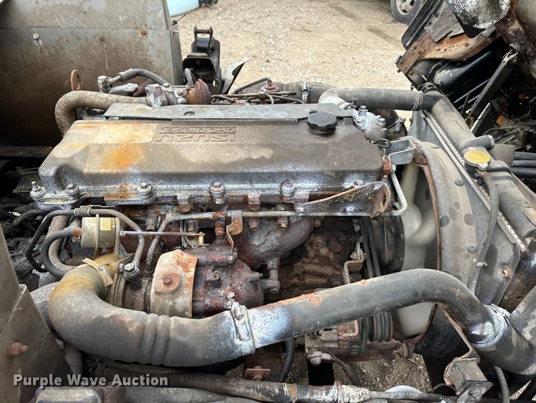 image for item DR5073 2000 Isuzu NPR  truck cab and chassis