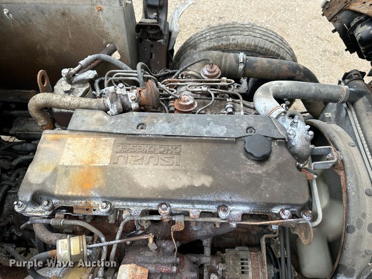 image for item DR5073 2000 Isuzu NPR  truck cab and chassis