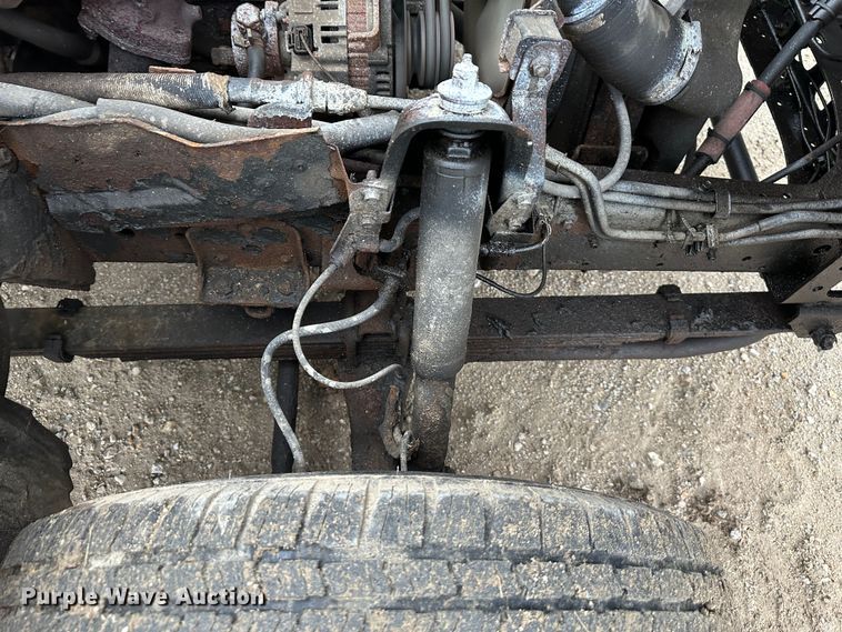 image for item DR5073 2000 Isuzu NPR  truck cab and chassis