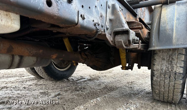 image for item DR5073 2000 Isuzu NPR  truck cab and chassis