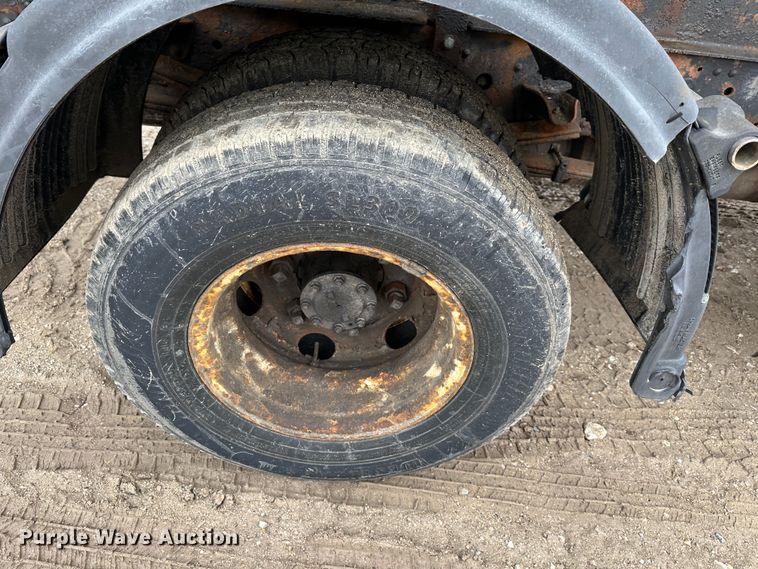 image for item DR5073 2000 Isuzu NPR  truck cab and chassis