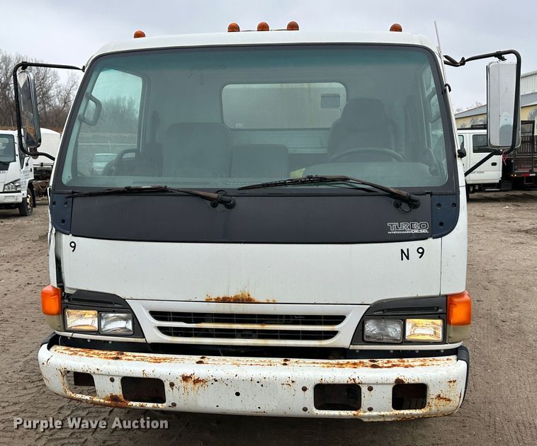 image for item DR5074 1999 Isuzu NPR  truck cab and chassis