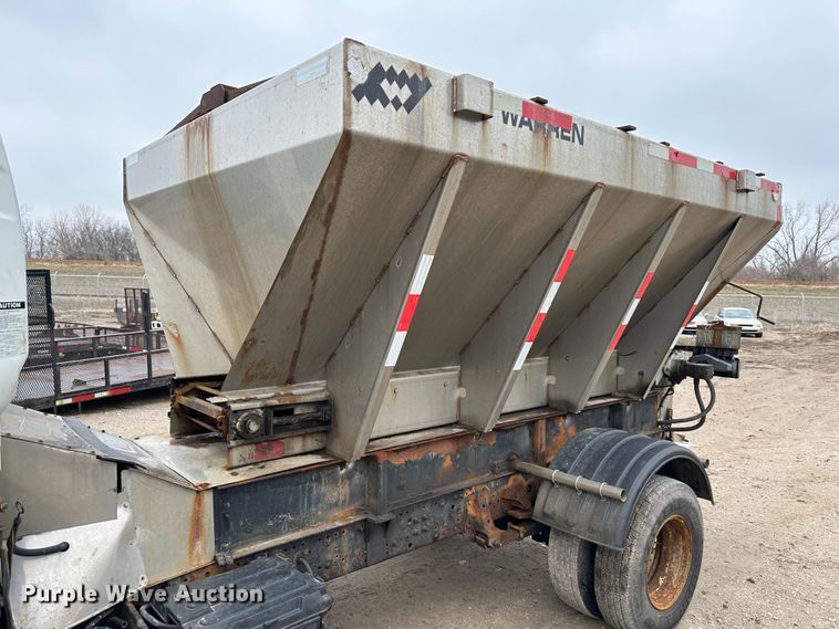 image for item DR5074 1999 Isuzu NPR  truck cab and chassis