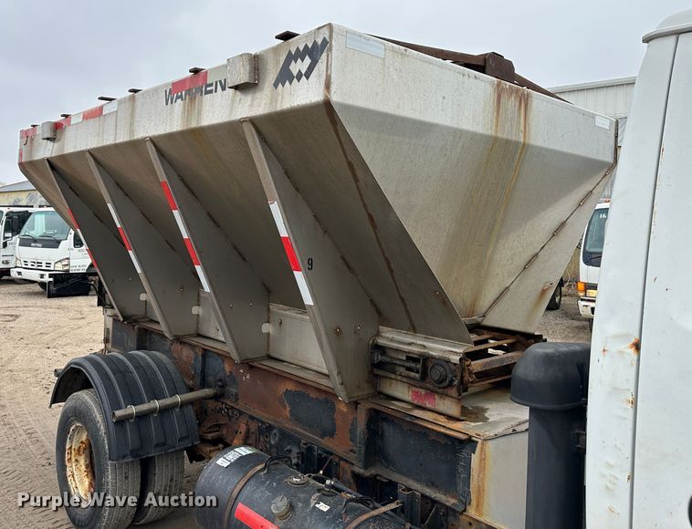 image for item DR5074 1999 Isuzu NPR  truck cab and chassis