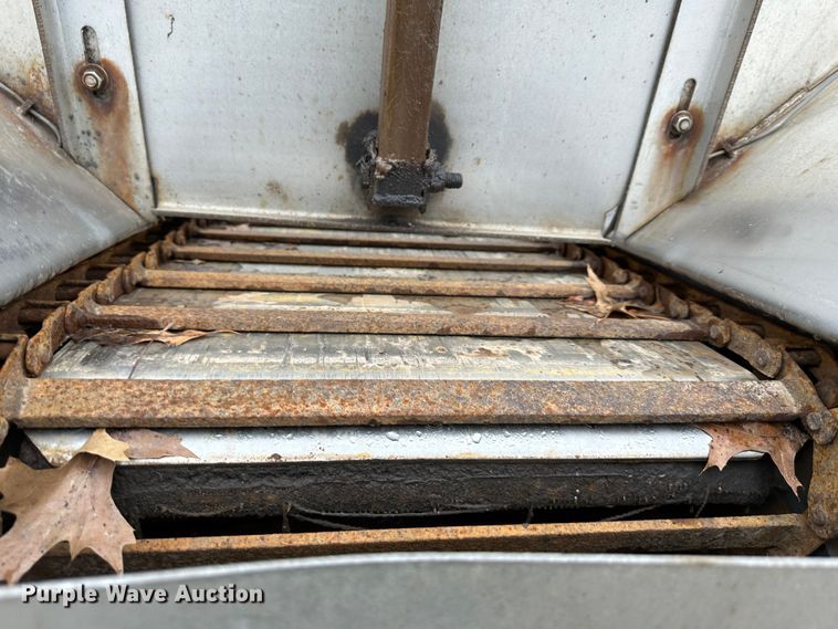 image for item DR5074 1999 Isuzu NPR  truck cab and chassis