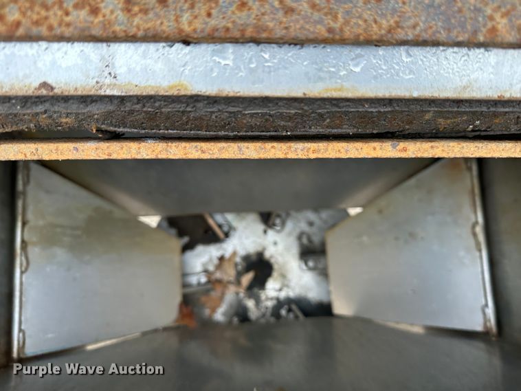 image for item DR5074 1999 Isuzu NPR  truck cab and chassis