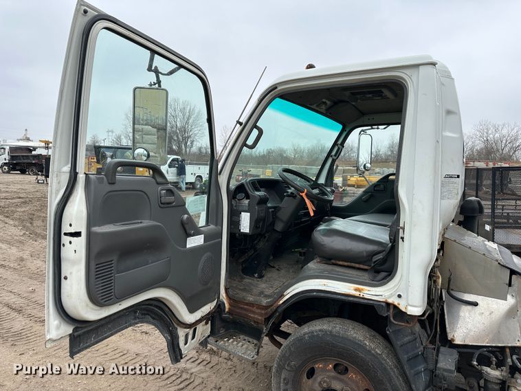 image for item DR5074 1999 Isuzu NPR  truck cab and chassis