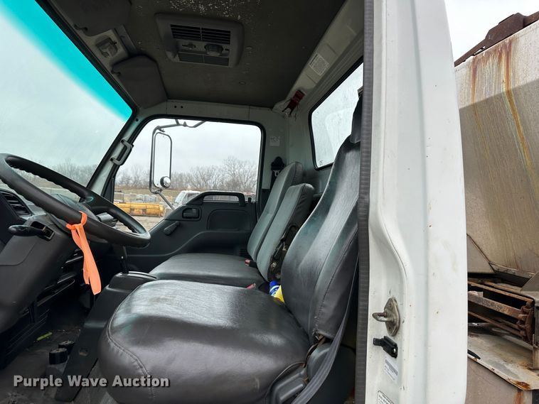 image for item DR5074 1999 Isuzu NPR  truck cab and chassis