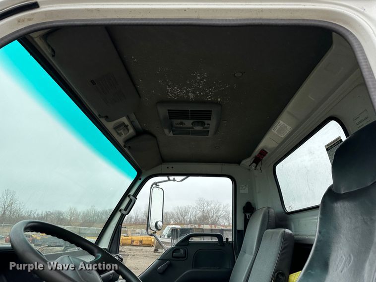 image for item DR5074 1999 Isuzu NPR  truck cab and chassis